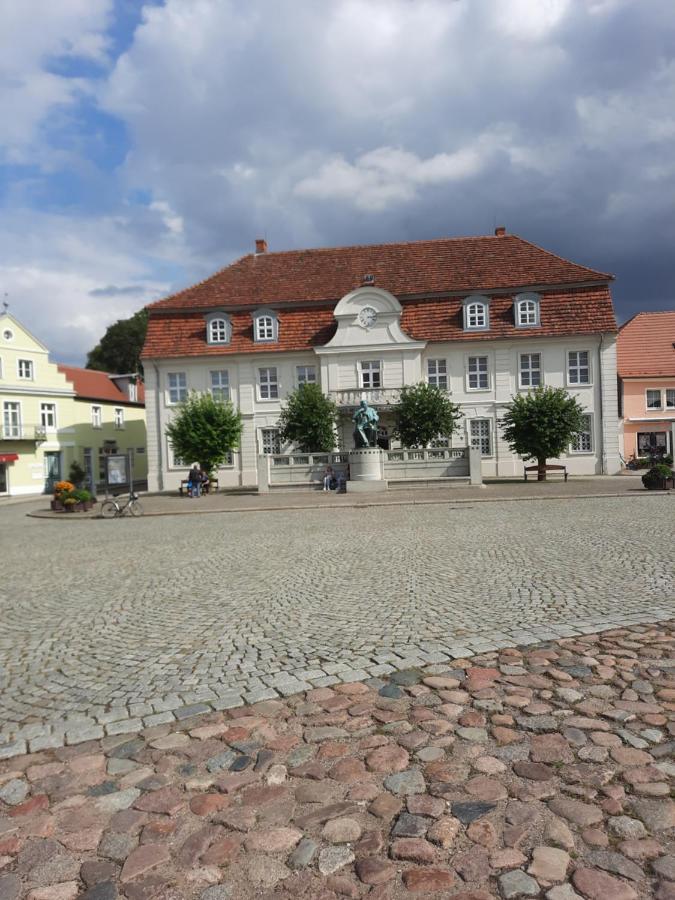 Ferienwohnung Am Schloss Reuterstadt Stavenhagen المظهر الخارجي الصورة